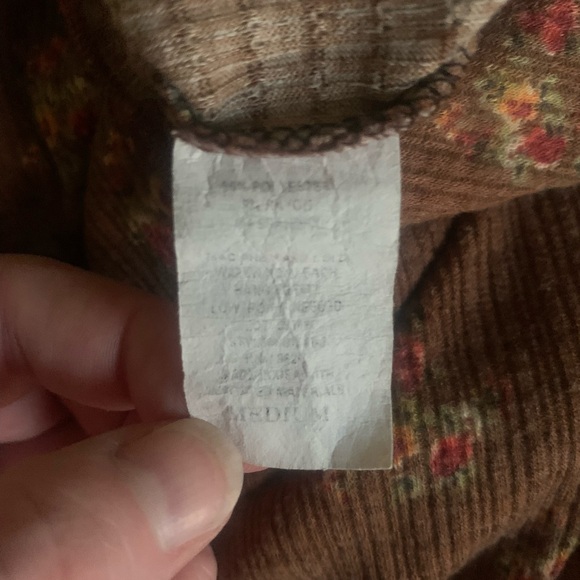 Brit & Bri Brown Floral crop top - Picture 5 of 5